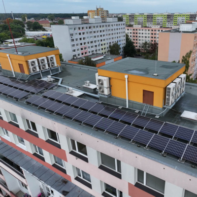 Bytový dům a tepelné čerpadlo? Ano, jde to. A nabízí se i outsourcing. Vyplatí se?