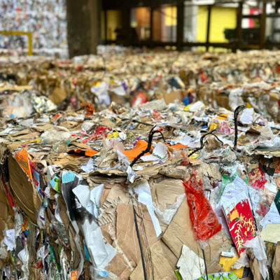 Izolace domu ze starého papíru? Recyklace, upcyklace a druhý život materiálů