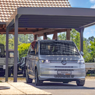 Solární carporty: Chytré parkování a energie v jednom