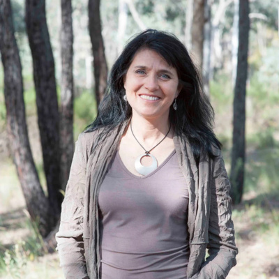 In Conversation with Karen Viggers, Australian Author, Veterinarian and Podcaster – Australian Stories for Glorious Holiday Reading.