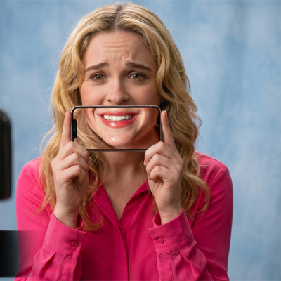 Insecure Girl Won't Show Face For School Photos 