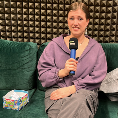 Saskia Fröhlich: Comedian, TikTokerin und Schauspielerin - "Dadurch, dass es Spaß macht, empfinde ich es als nicht stressig". episode artwork