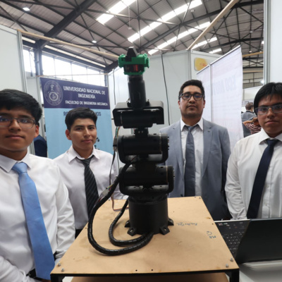 Ingenieros de la UNI fabrican prototipo de robot industrial a bajo costo