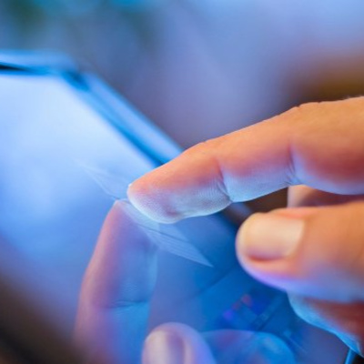 Do ecrã ao coração: Educar a escuta no ruído digital