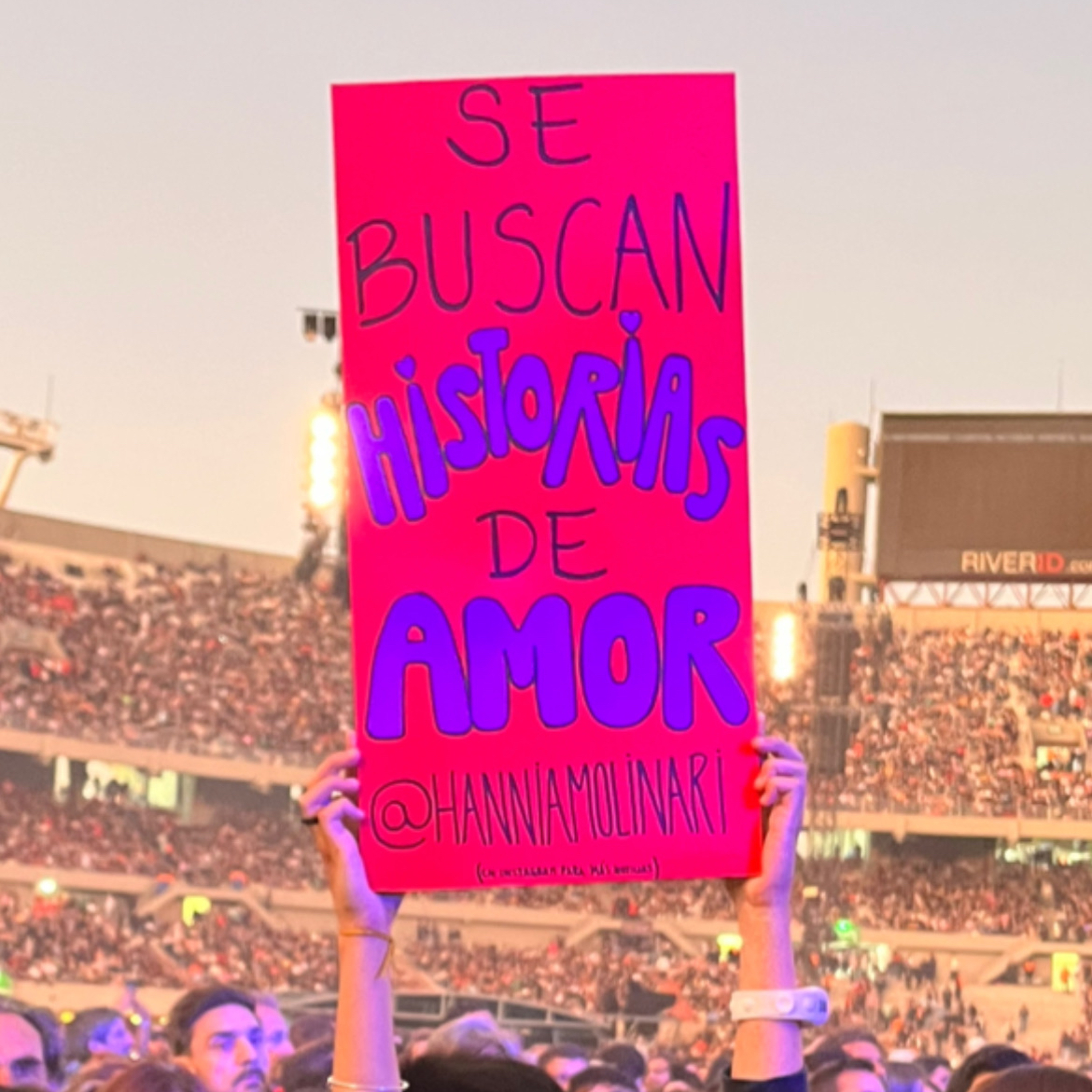 Se buscan historias de amor