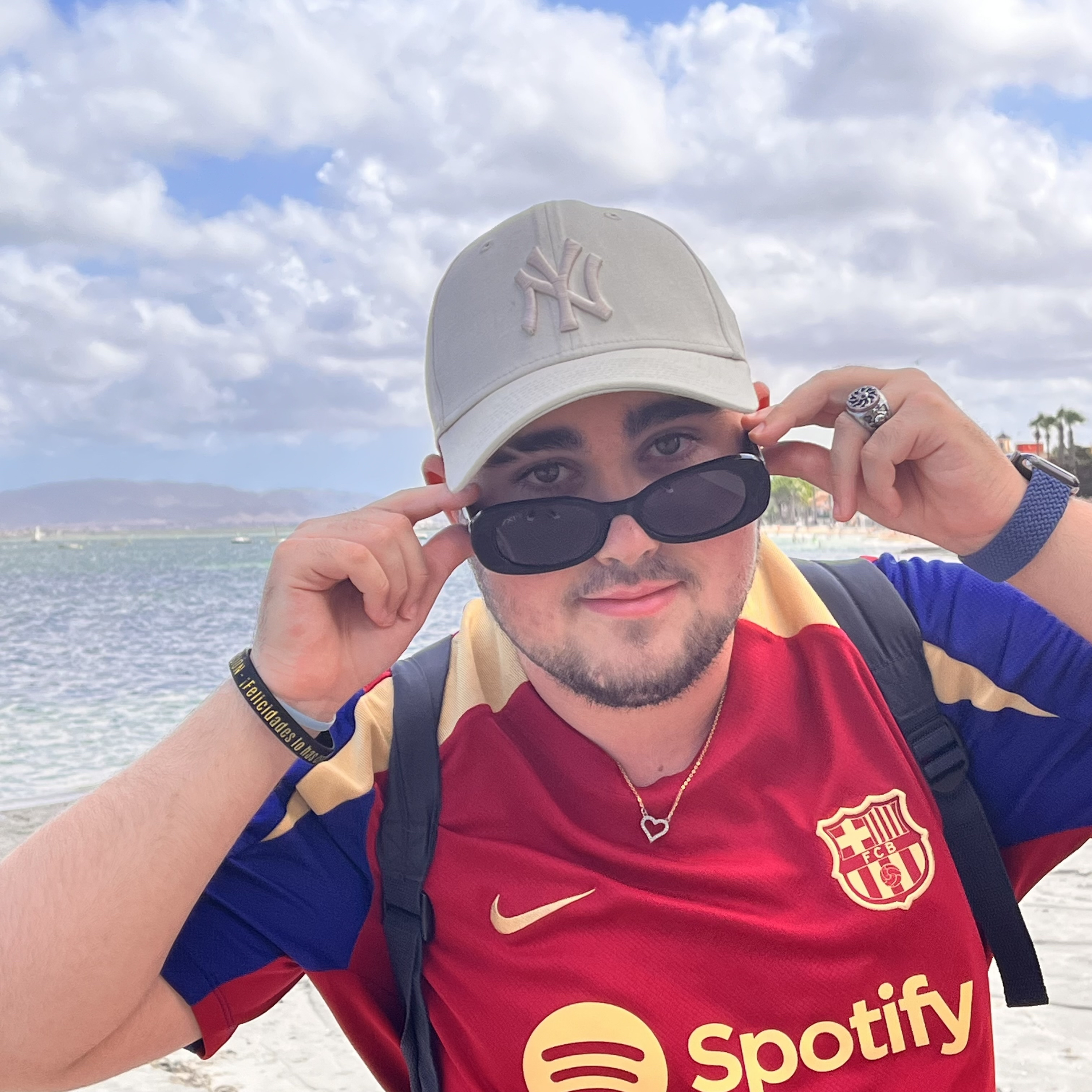 El Podcast De La H podcast artwork