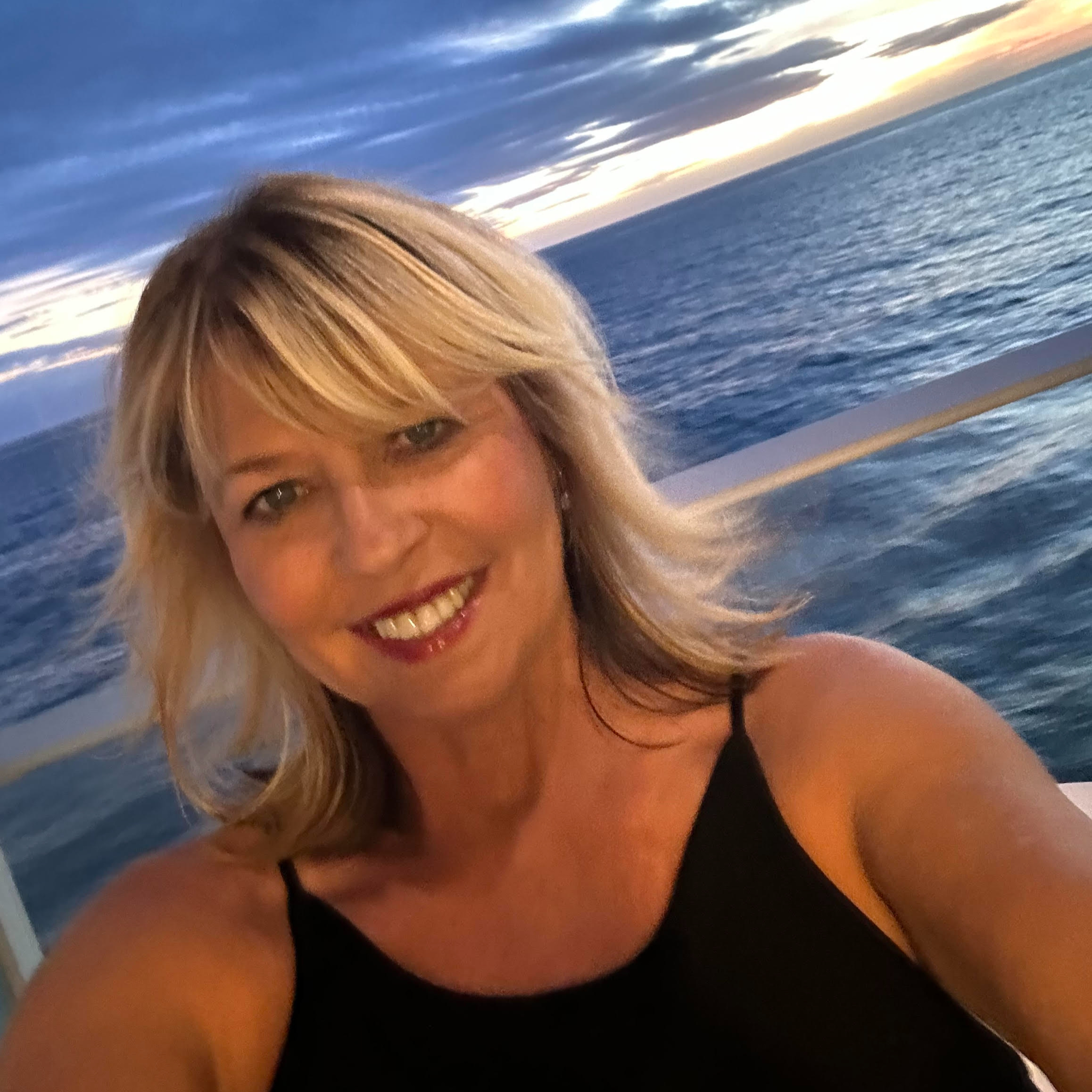 CRUISING WITH MARIANNE podcast artwork