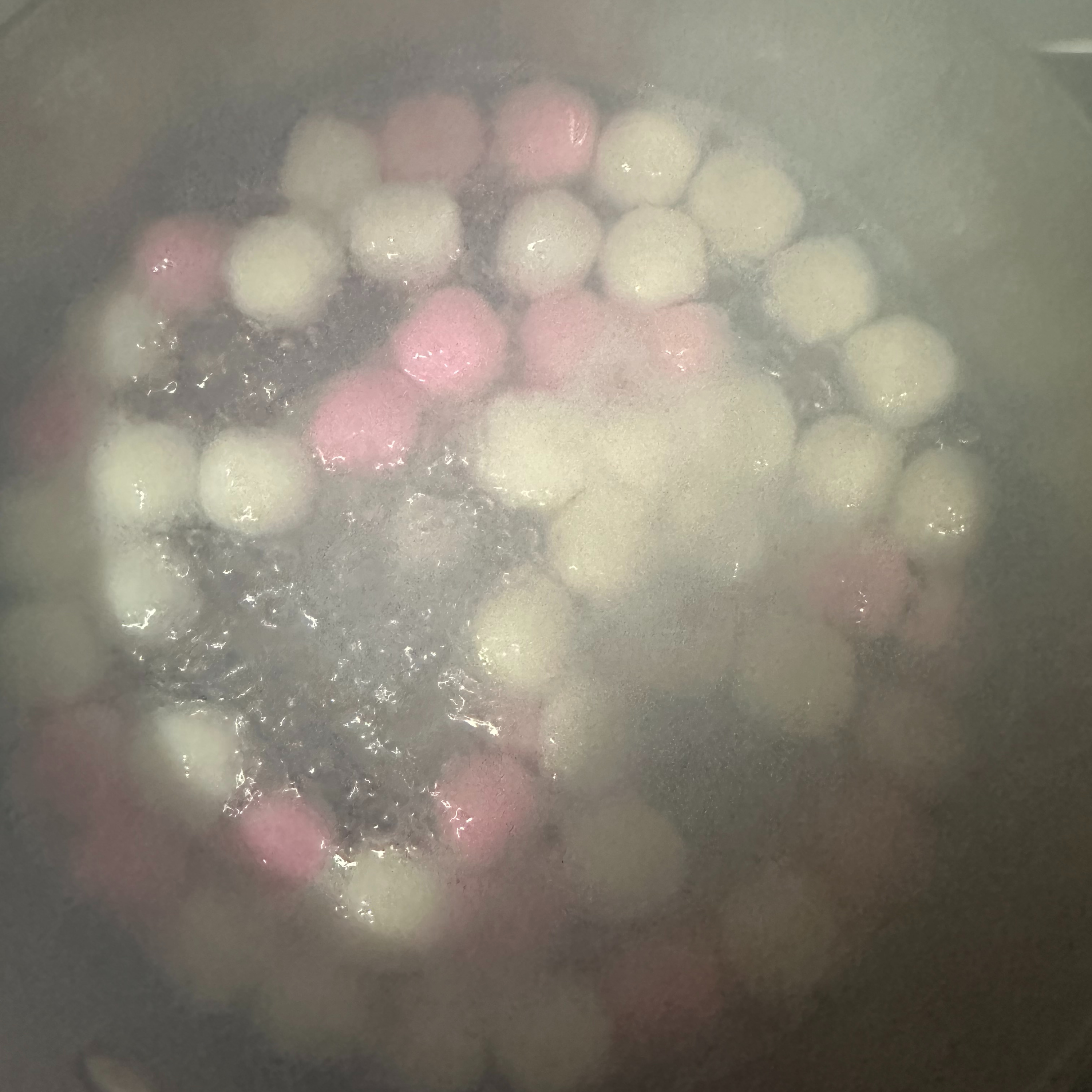 我們都是紅白小湯圓
