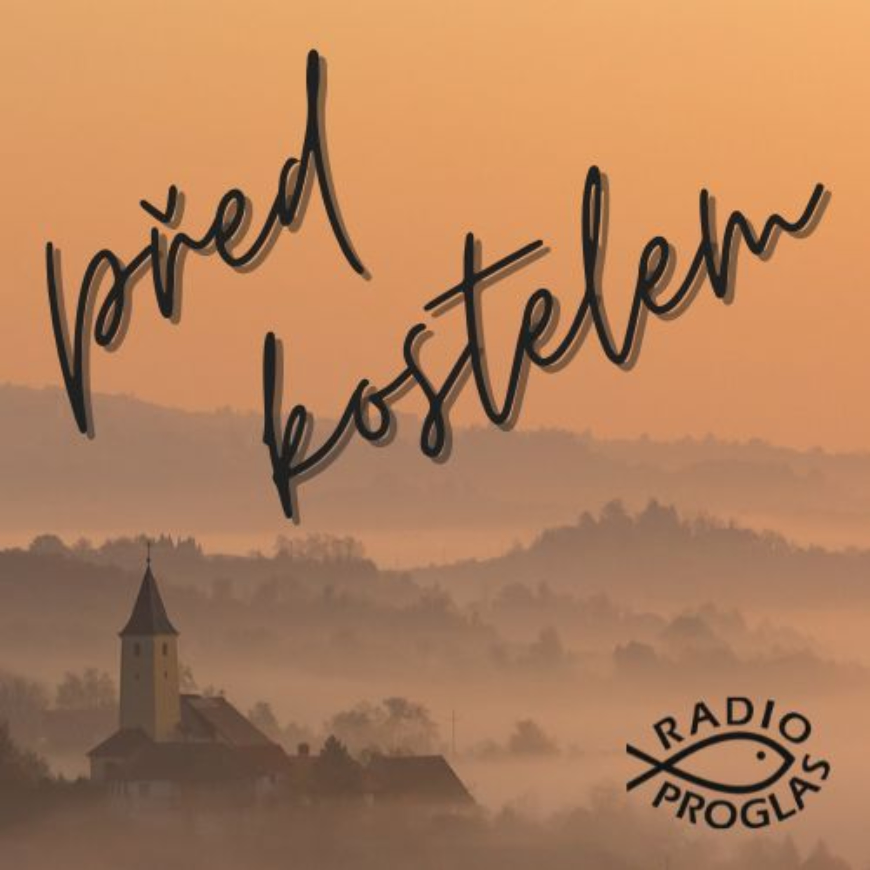 Před kostelem
