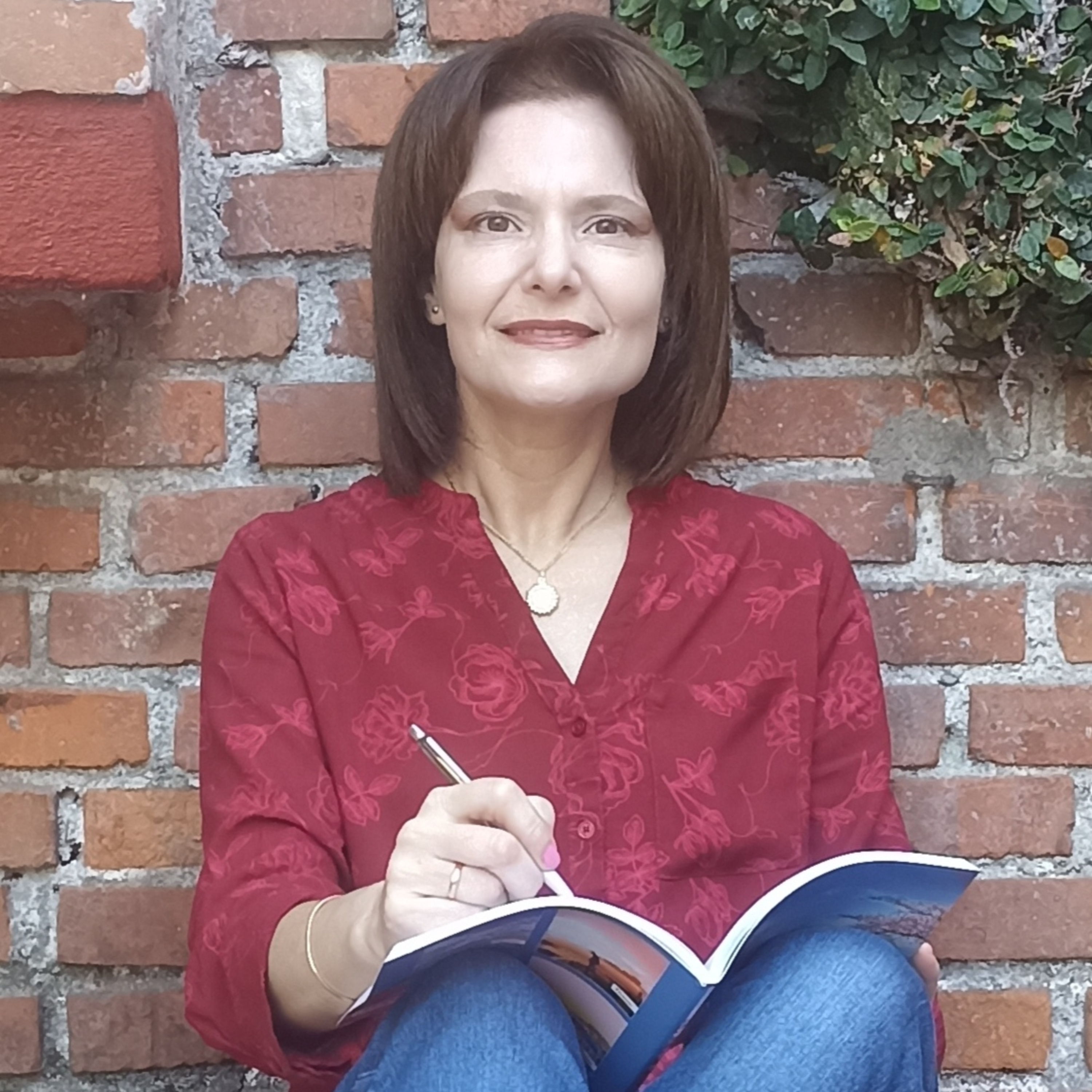 La Escritora Extranjera - Por Elise Sinclaire podcast artwork