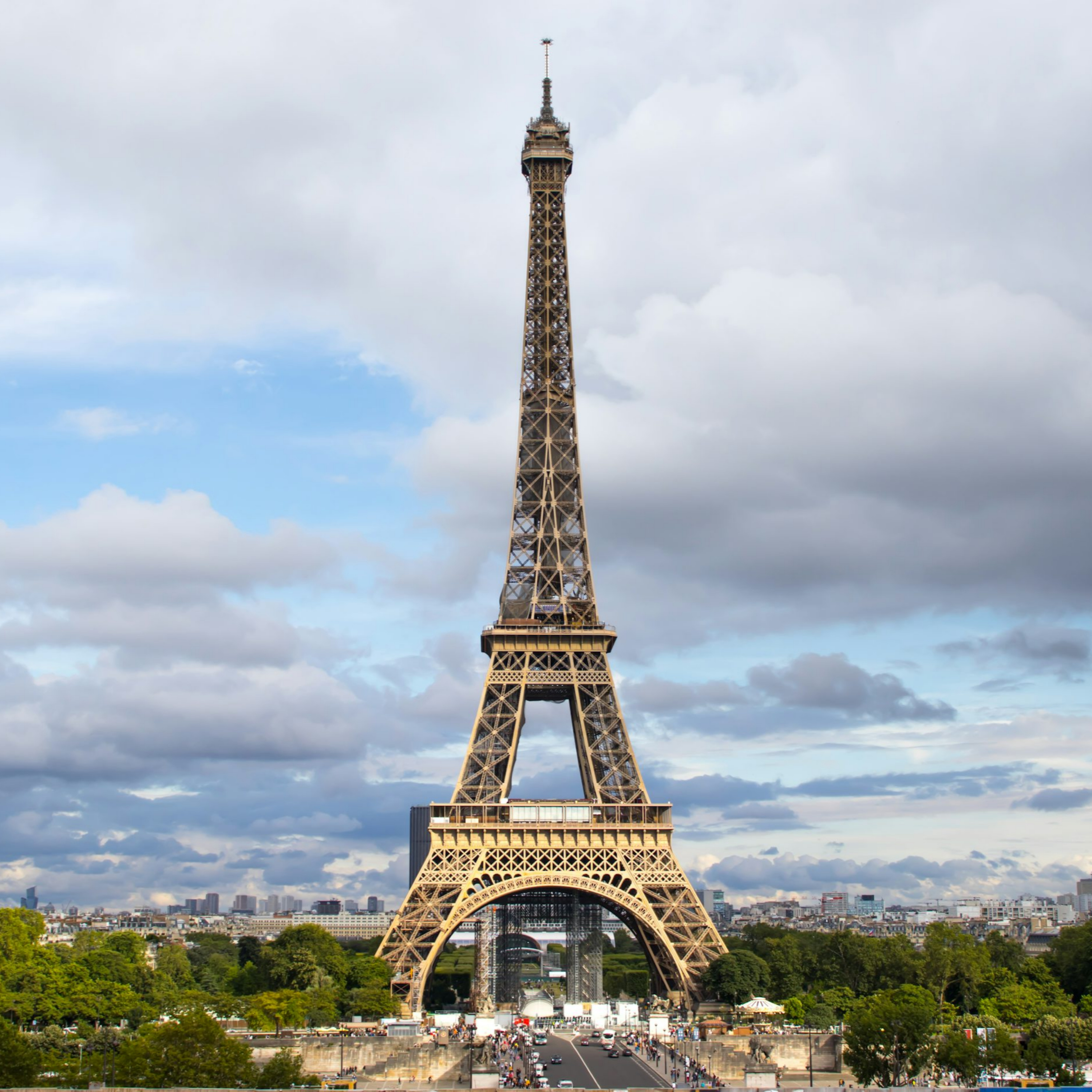 Visita audioguidata di Parigi - italiano cover art